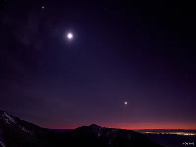 A planet alignment photographed&nbsp;on June 23, 2022, featuring the moon as the brightest object