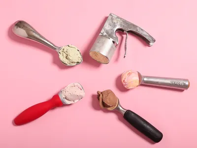 Alfred L. Cralle optimized his invention for one-handed use by adding a thumb grip and a scraping tool that kept food from sticking to the scooper.