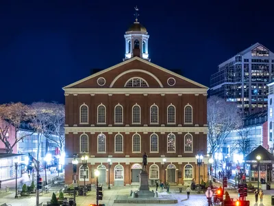 Atop Faneuil Hall sits a grasshopper weather vane, imitating a similar one on London&rsquo;s Royal Exchange.
